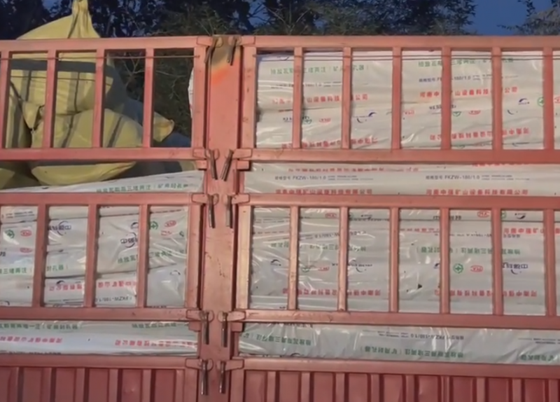 2022-11-29滿滿一車礦用封孔器、瓦斯抽放軟管發往山西